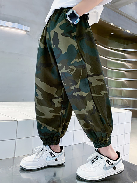 Gyermek terepszínű nadrág zsebbel fiúknak