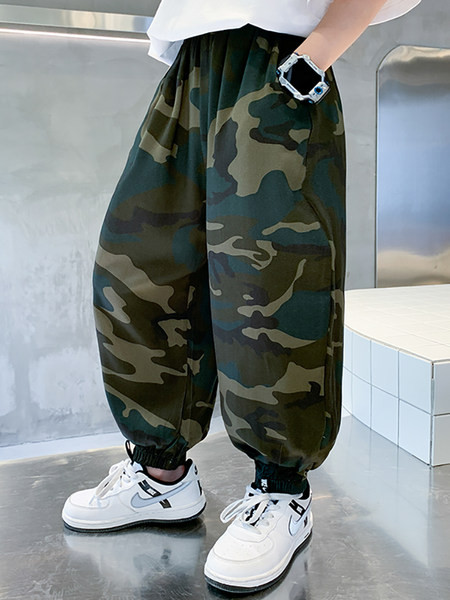 Gyermek terepszínű nadrág zsebbel fiúknak