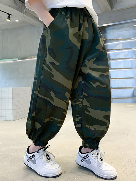 Gyermek terepszínű nadrág zsebbel fiúknak