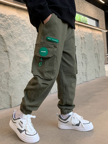 Ежедневен панталон за момчета с емблема и джоб -ластик на крачолите