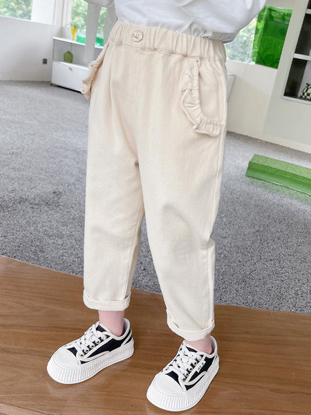 Gyermek nadrág gombbal és zsebbel