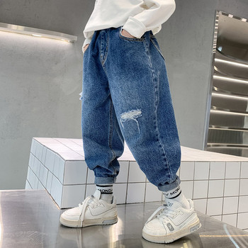 Модерни дънки за момчета с скъсани мотиви и джоб 