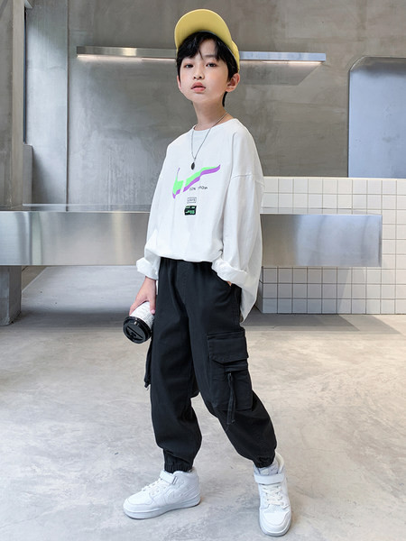 Įprastos rudens-žiemos kelnės su elastinėmis kojelėmis ir kišene