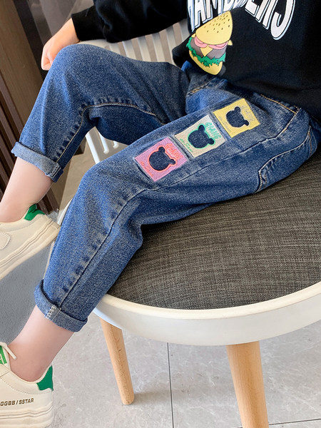 Vaikiški džinsai su elastiniu juosmeniu ir siuvinėjimu