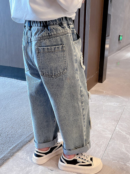 Gyermekfarmer új modellje egy színben