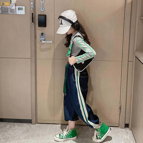 Blugi copii cu sireturi si buzunar pentru fete