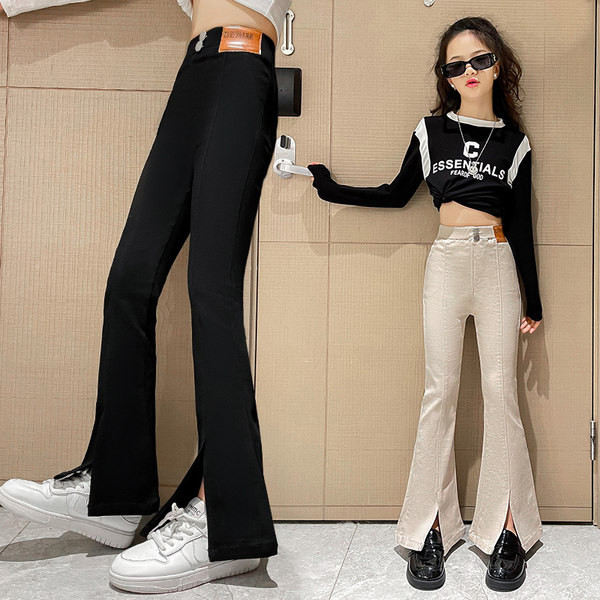 Dječje hlače za djevojčice s prorezom