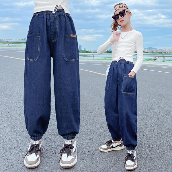 Széles modellű gyerekfarmer, zsebbel lányoknak