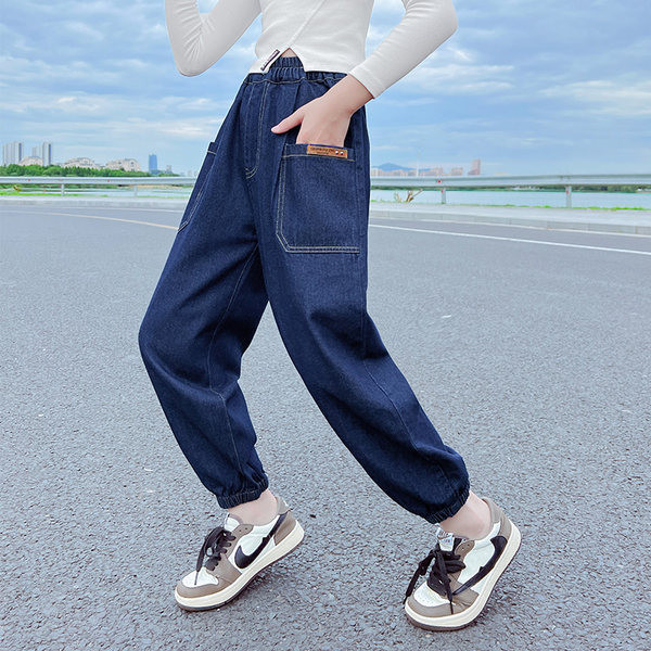 Széles modellű gyerekfarmer, zsebbel lányoknak