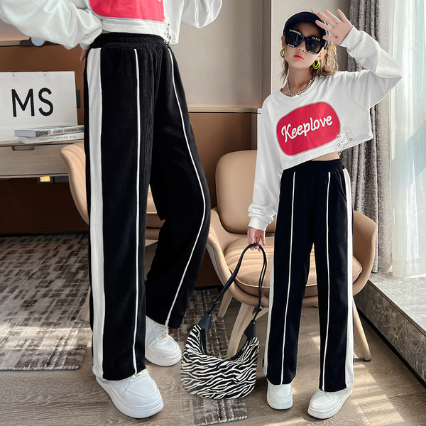 Dječje ležerne hlače s pasovima za djevojčice