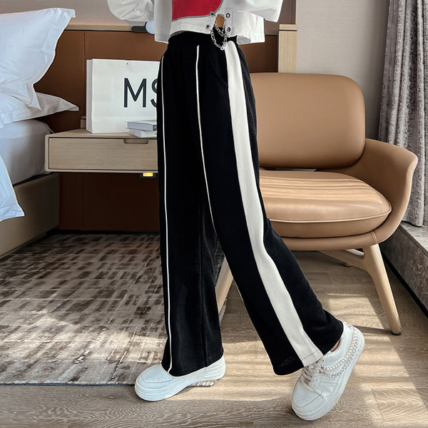 Dječje ležerne hlače s pasovima za djevojčice