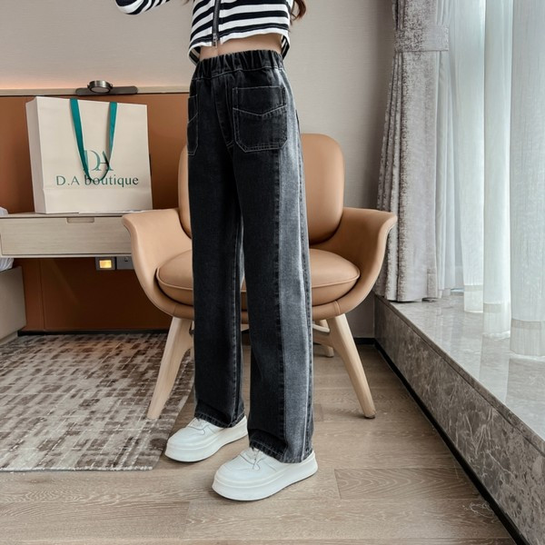 Blugi pentru fete cu picior lat și buzunar