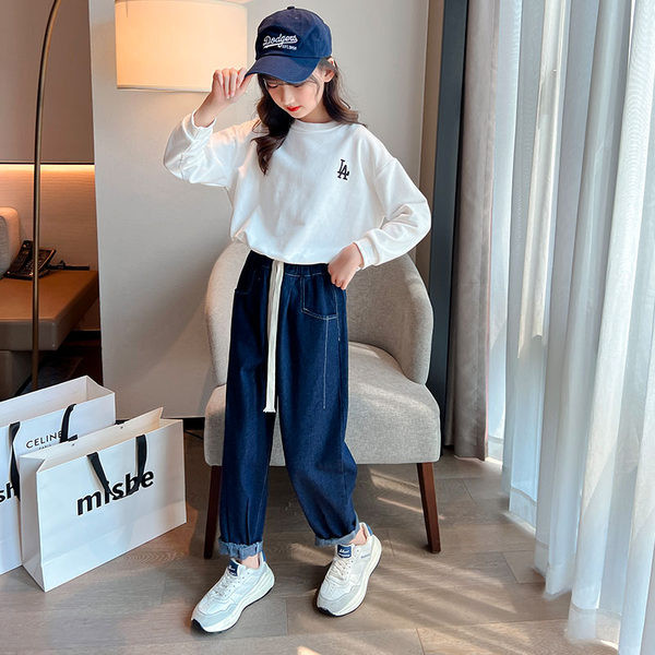 Mergaičių džinsai plačiomis kojomis su raišteliais ir kišene