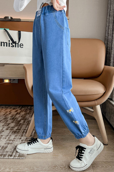 Dječje traperice s visokim strukom i džepom