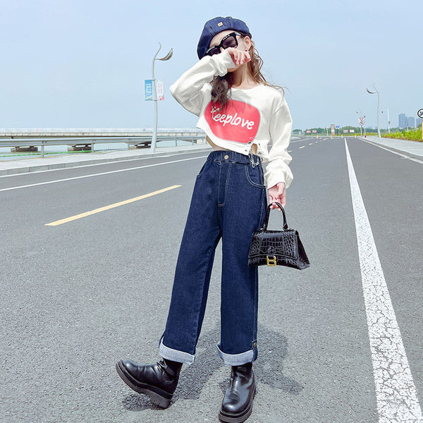 Magas derekú, rugalmas lány farmernadrág