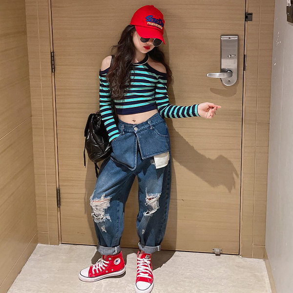 Vaikiški džinsai su kišene ir suplėšytais motyvais