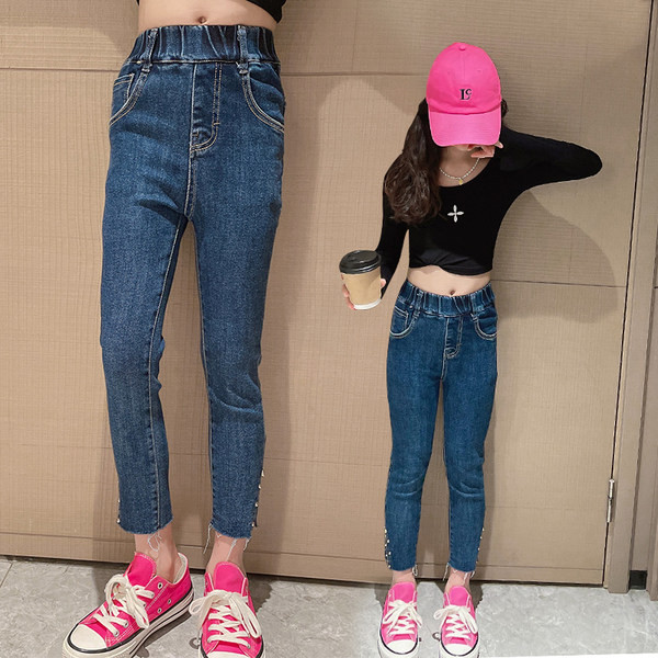 Magas derekú, szűk lány farmer, fémes részletekkel