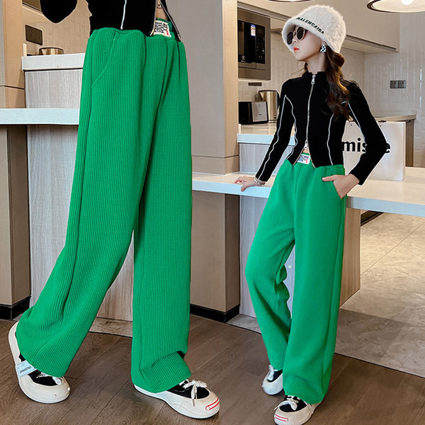 Trijų spalvų vaikiškos kelnės su kišene