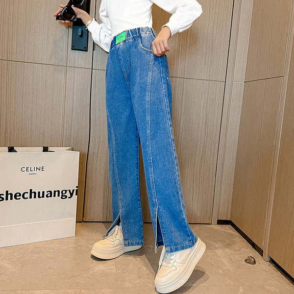 Moderne traperice za djevojčice s prorezom na nogavici i logotipom