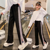 Gyerekfarmer szegéllyel és hasítékkal