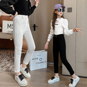 Magas derekú, testhezálló gyermekfarmer új modellje