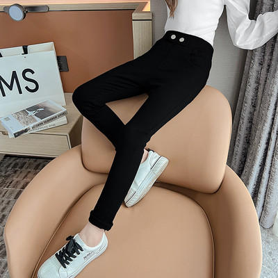 Magas derekú, testhezálló gyermekfarmer új modellje