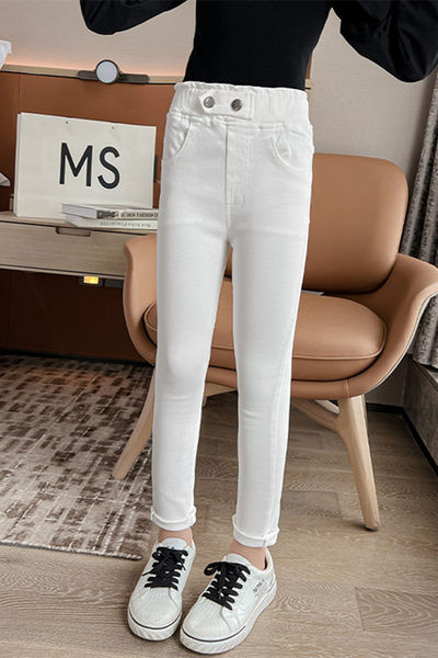 Magas derekú, testhezálló gyermekfarmer új modellje