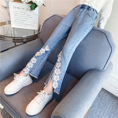 3D elemes, szakadt motívumokkal ellátott gyerekfarmer