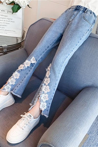 3D elemes, szakadt motívumokkal ellátott gyerekfarmer