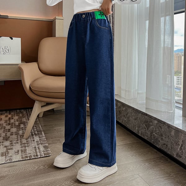 Széles szárú, zsebes gyerekfarmer lányoknak