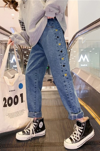 Blugi moderni pentru copii cu inimioare brodate