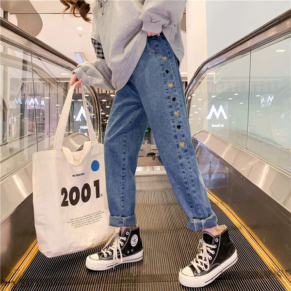 Blugi moderni pentru copii cu inimioare brodate