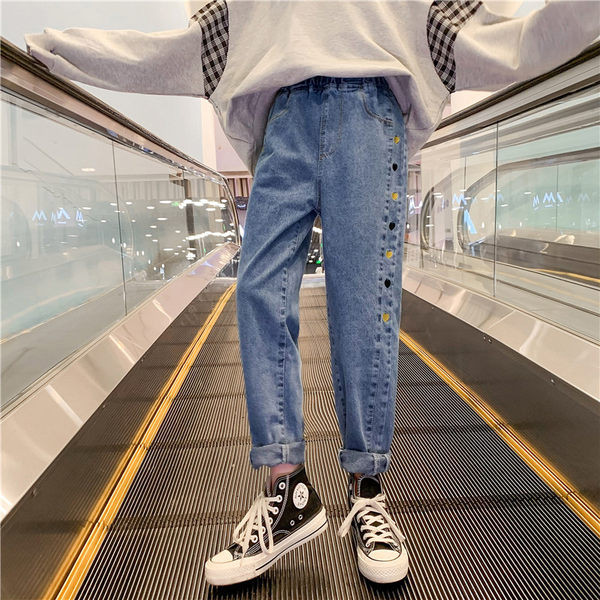 Blugi moderni pentru copii cu inimioare brodate