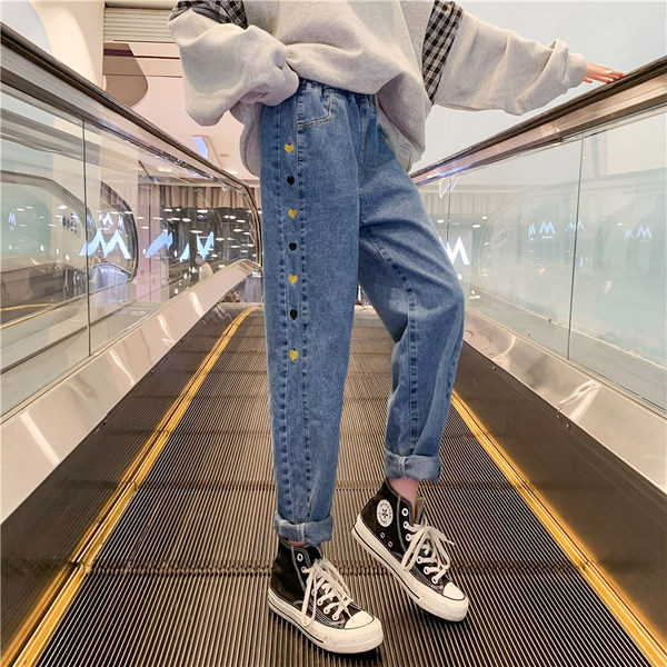 Blugi moderni pentru copii cu inimioare brodate