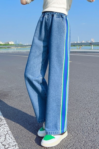 Gyermekfarmer színes szegéllyel és zsebbel