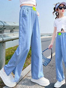 Gyerekfarmer lányoknak hasítékkal és gumírozással