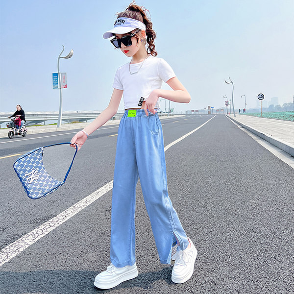 Gyerekfarmer lányoknak hasítékkal és gumírozással