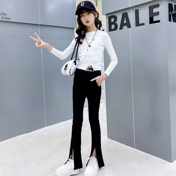 Vaikiškos kelnės su išsiuvinėtu užrašu ir skeltuku