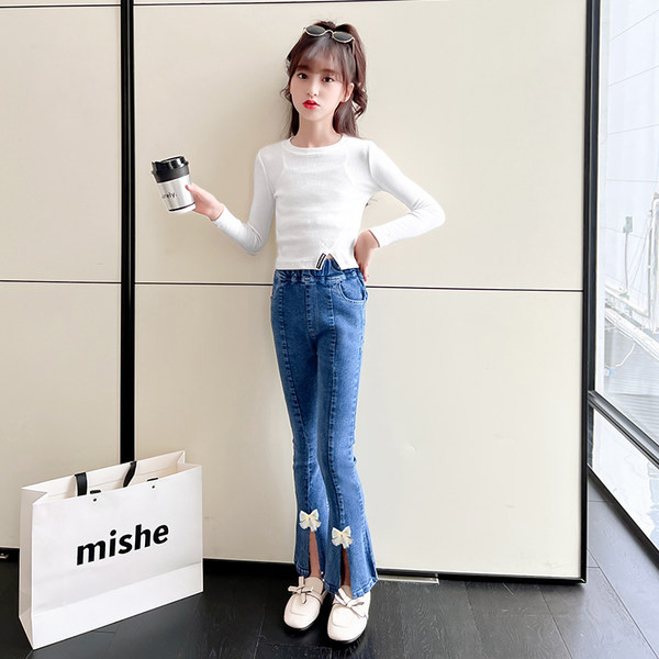 Blugi cu panglica si crapatura pe picior pentru fete