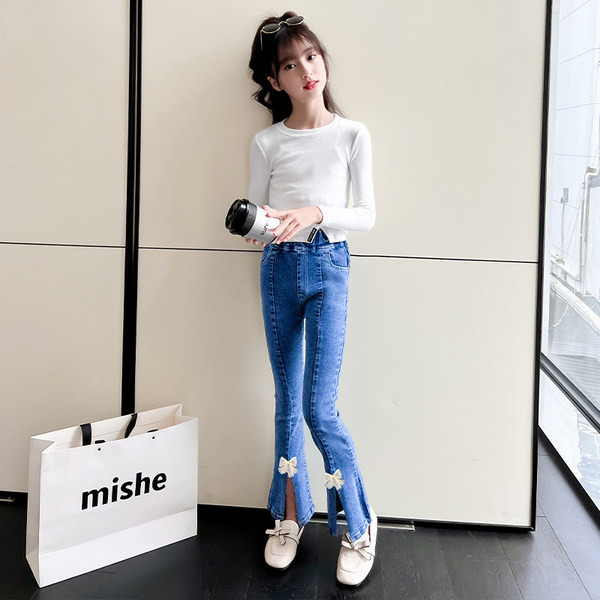 Blugi cu panglica si crapatura pe picior pentru fete