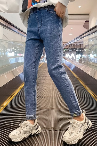 Vaikiški džinsai su prigludusiu modeliu mergaitėms