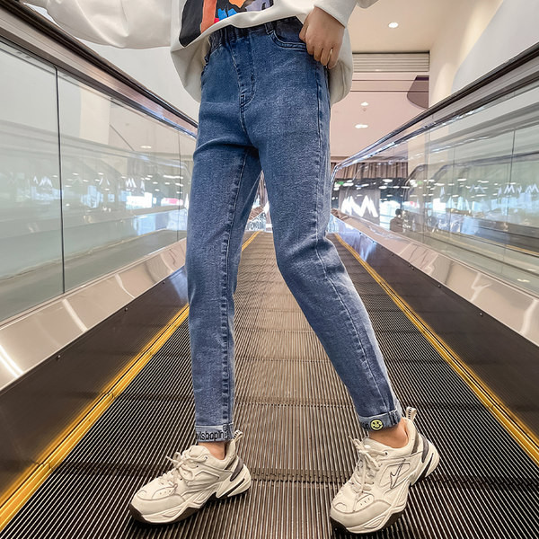 Vaikiški džinsai su prigludusiu modeliu mergaitėms