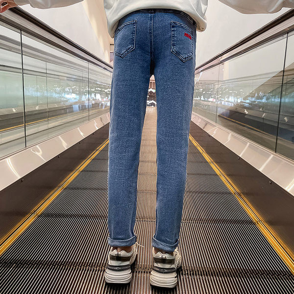 Vaikiški džinsai su prigludusiu modeliu mergaitėms