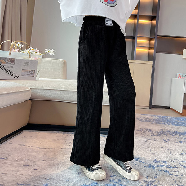 Dječje hlače s džepom u dvije boje