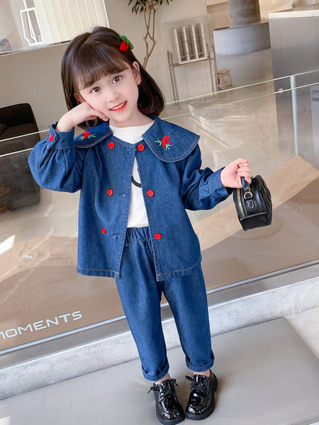 Set copii cu motive florale si nasturi