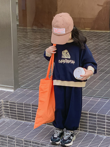 Set sportiv lat din două piese pentru fete