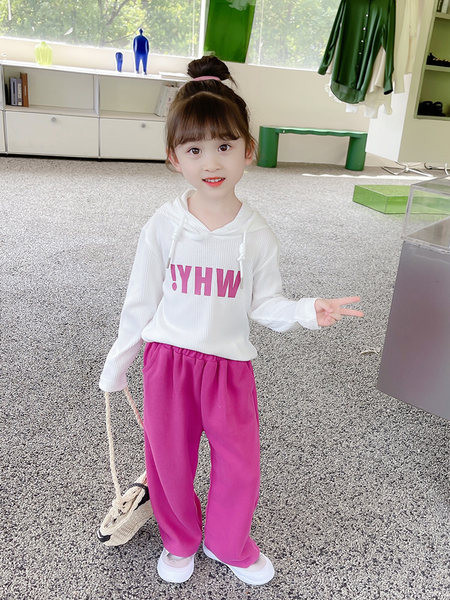 Rudens mergaičių džemperio ir nėrinių komplektas