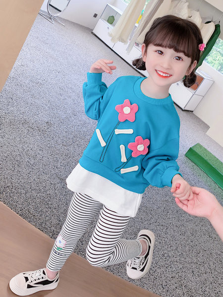 Vaikiškas rinkinys su 3D gėlių motyvais