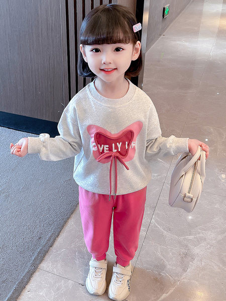 Set sport din două piese cu litere brodate și șireturi