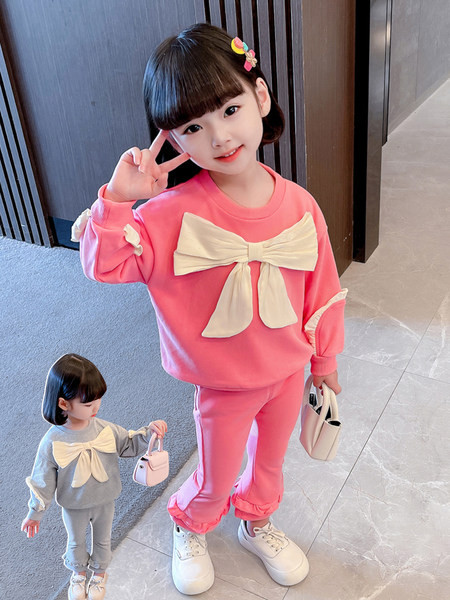 Dviejų dalių sportinis komplektas mergaitėms su kaspinu ir garbanomis